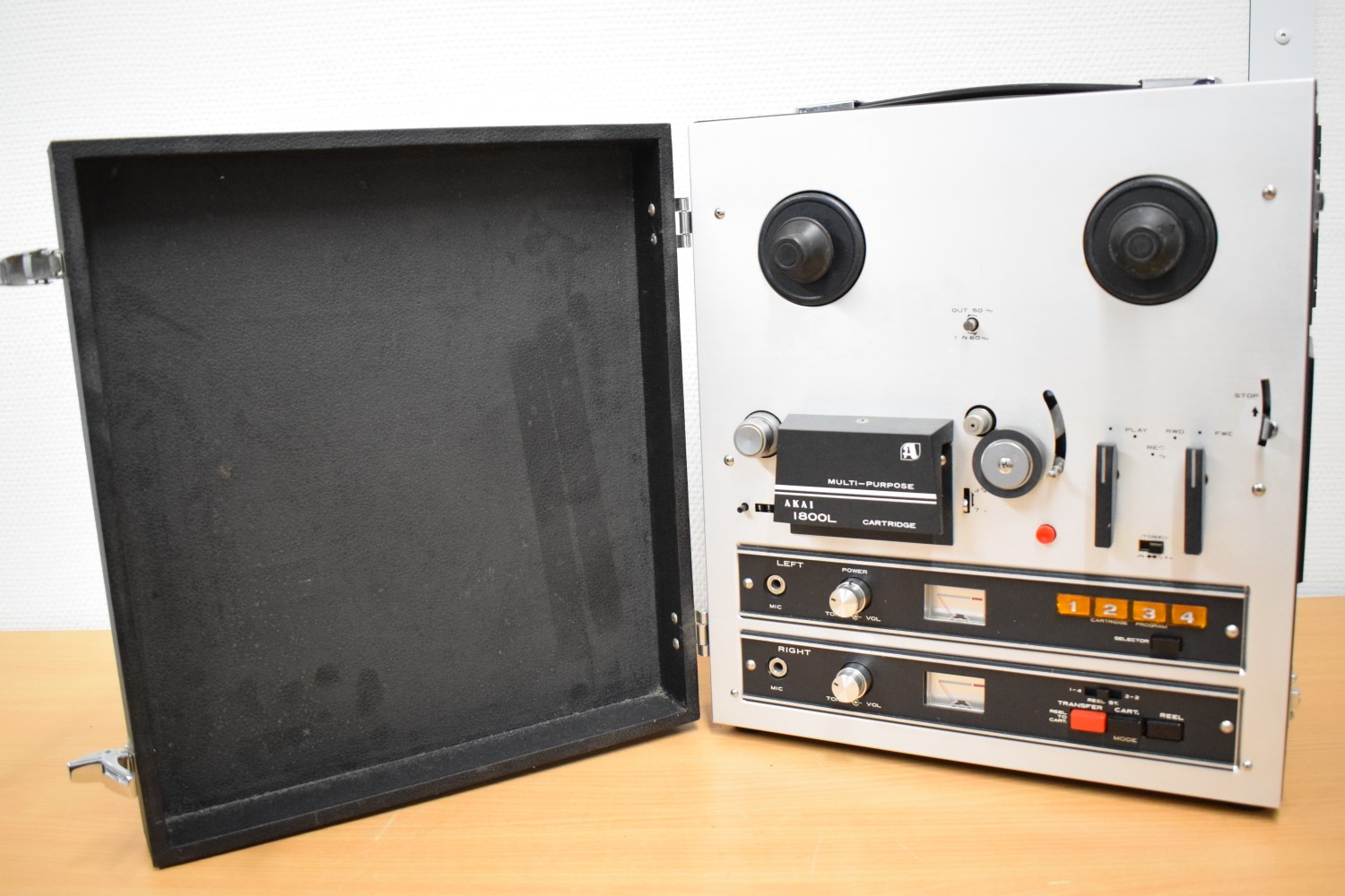 Akai 1800L Tape Recorder with build-in 8Track player  			